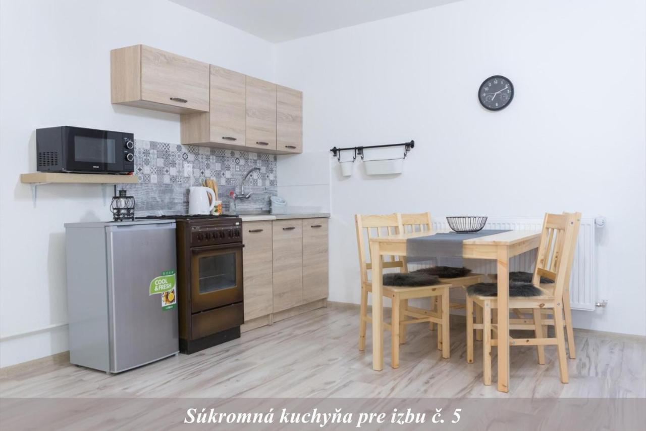 Ubytovanie Adina Poltar エクステリア 写真